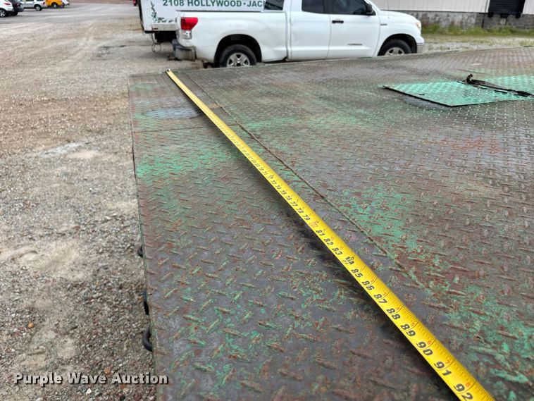 image for item DV4362 2002 International 4300 flatbed truck
