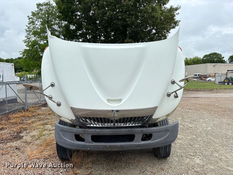 image for item DV4362 2002 International 4300 flatbed truck