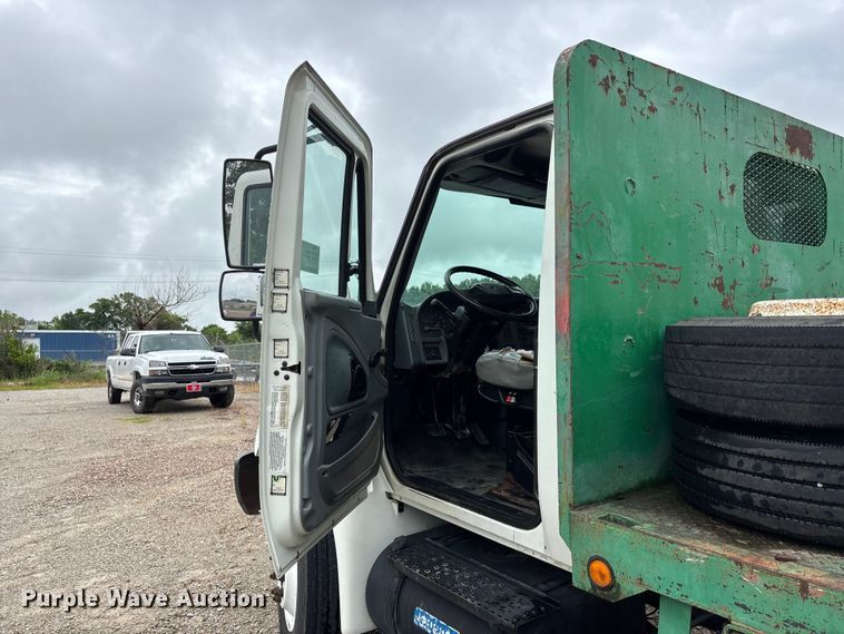 image for item DV4362 2002 International 4300 flatbed truck