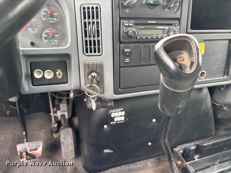 image for item DV4362 2002 International 4300 flatbed truck