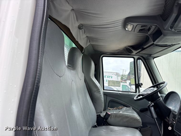 image for item DV4362 2002 International 4300 flatbed truck