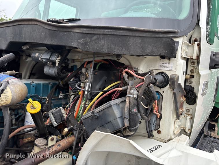 image for item DV4362 2002 International 4300 flatbed truck