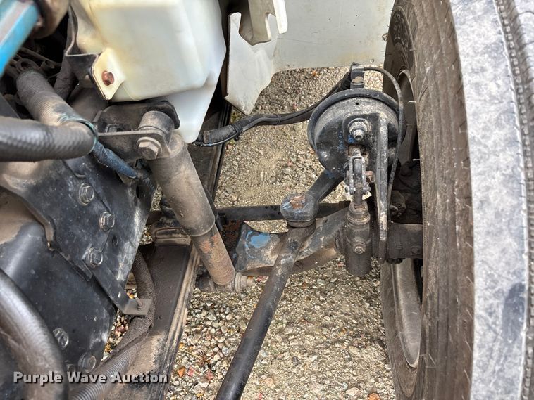 image for item DV4362 2002 International 4300 flatbed truck
