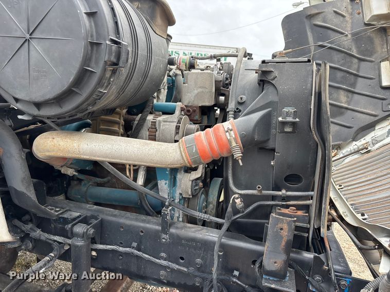 image for item DV4362 2002 International 4300 flatbed truck