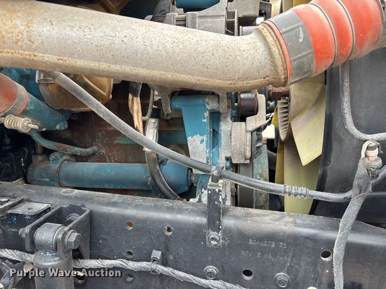 image for item DV4362 2002 International 4300 flatbed truck
