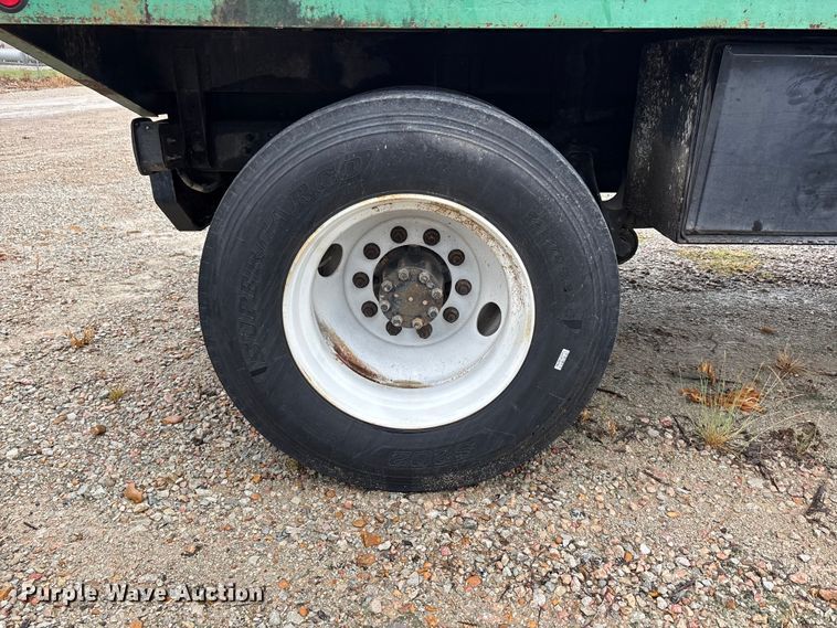 image for item DV4362 2002 International 4300 flatbed truck