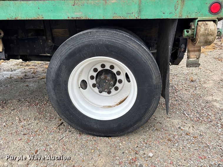 image for item DV4362 2002 International 4300 flatbed truck