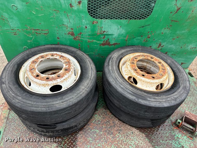 image for item DV4362 2002 International 4300 flatbed truck