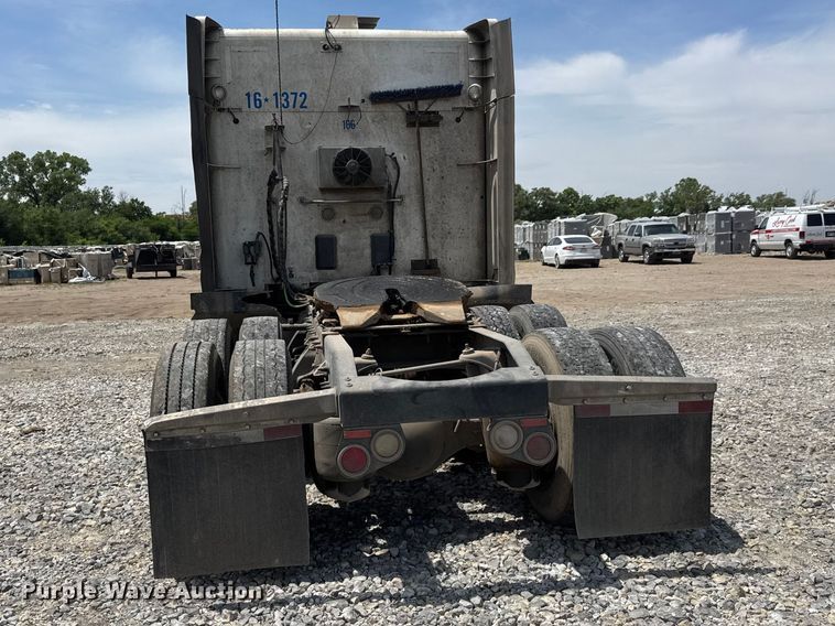 image for item DW6767 2016 Peterbilt 579 semi truck