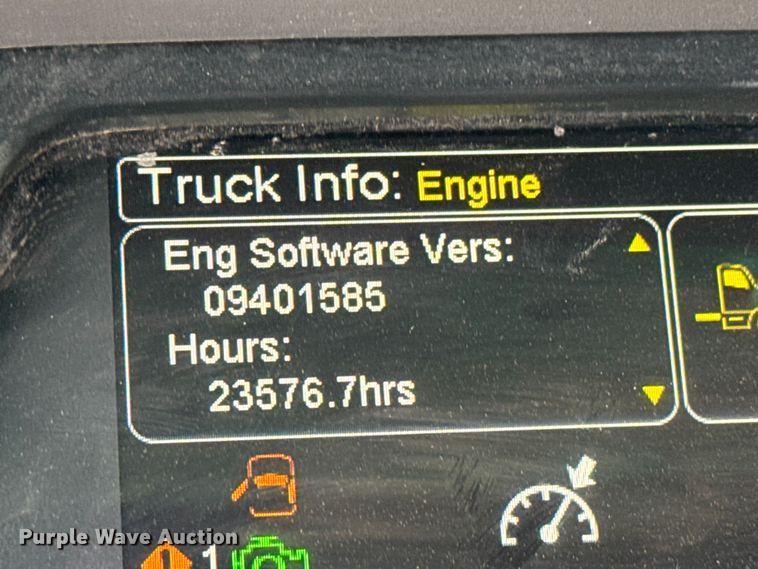 image for item DW6767 2016 Peterbilt 579 semi truck