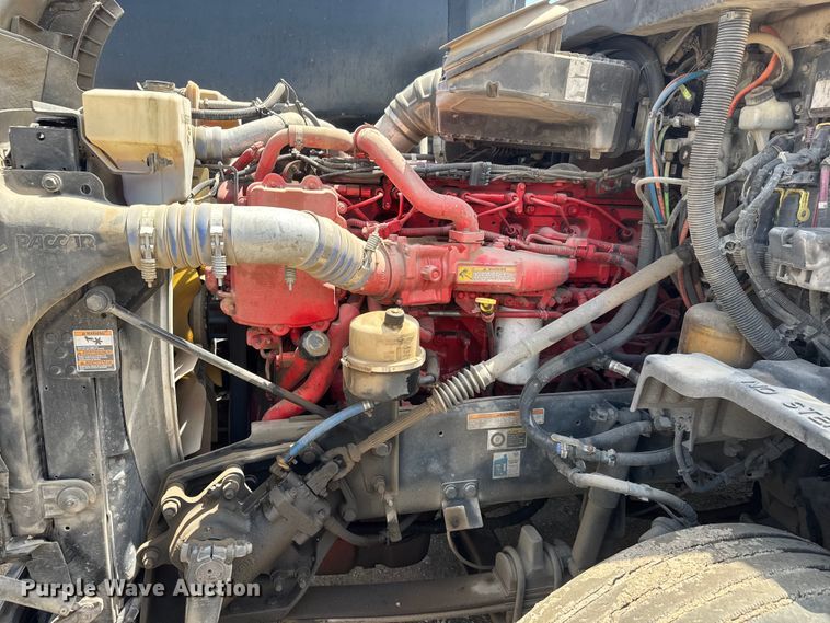 image for item DW6767 2016 Peterbilt 579 semi truck