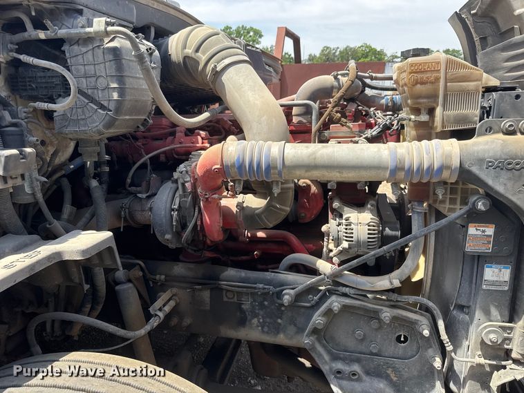 image for item DW6767 2016 Peterbilt 579 semi truck