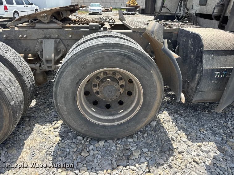 image for item DW6767 2016 Peterbilt 579 semi truck
