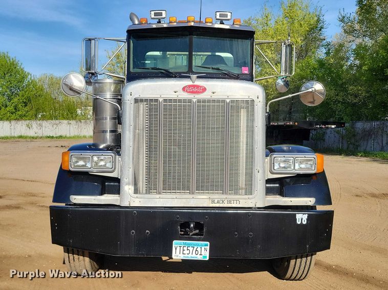 image for item DZ7134 2004 Peterbilt 357 semi truck