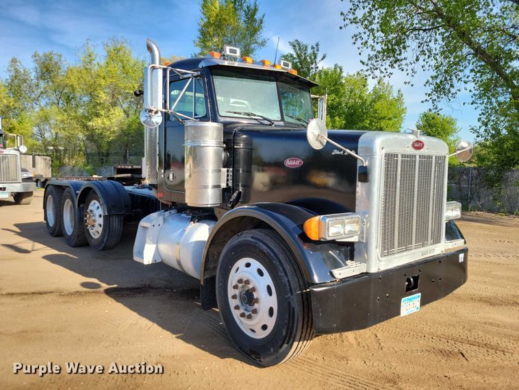 image for item DZ7134 2004 Peterbilt 357 semi truck