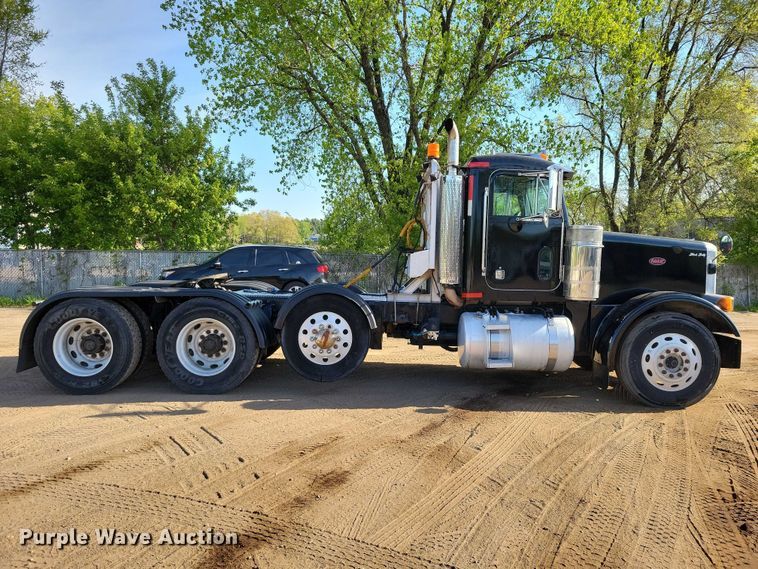 image for item DZ7134 2004 Peterbilt 357 semi truck