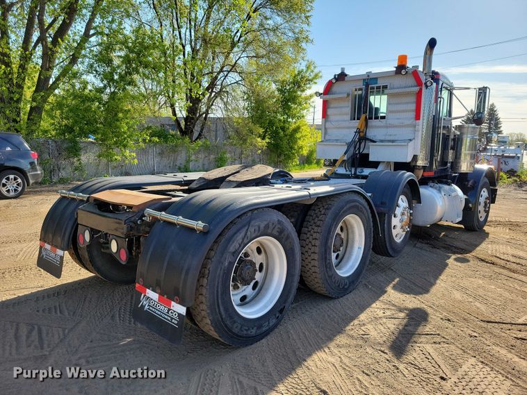 image for item DZ7134 2004 Peterbilt 357 semi truck