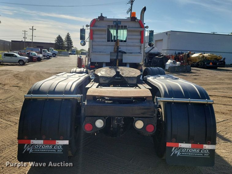 image for item DZ7134 2004 Peterbilt 357 semi truck
