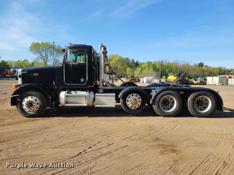 image for item DZ7134 2004 Peterbilt 357 semi truck