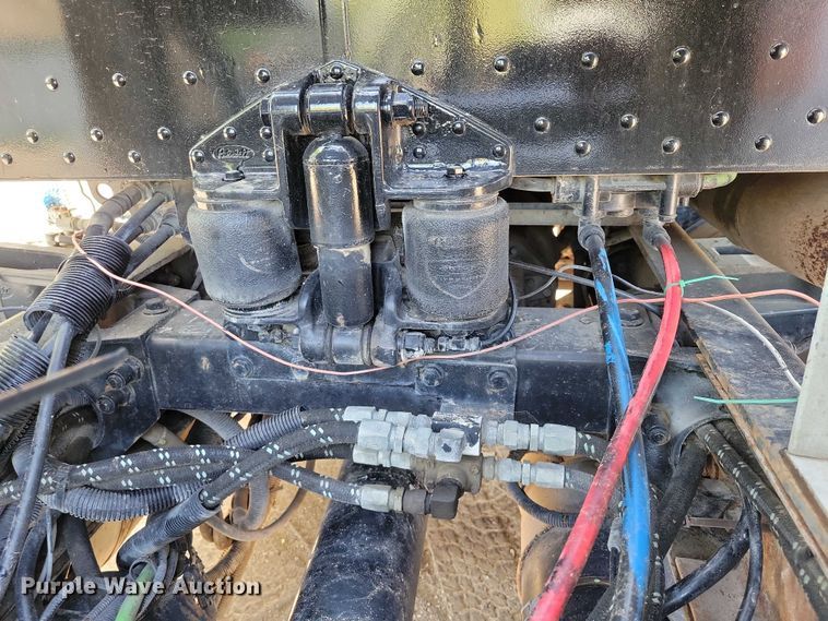 image for item DZ7134 2004 Peterbilt 357 semi truck