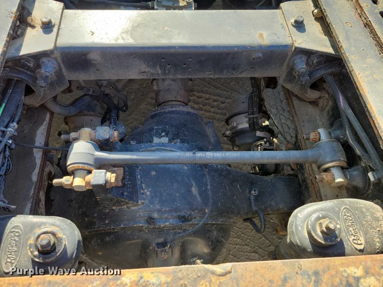 image for item DZ7134 2004 Peterbilt 357 semi truck