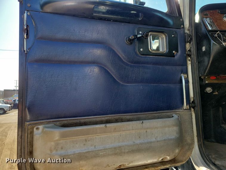 image for item DZ7134 2004 Peterbilt 357 semi truck