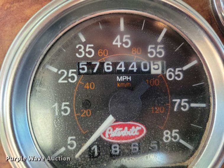 image for item DZ7134 2004 Peterbilt 357 semi truck