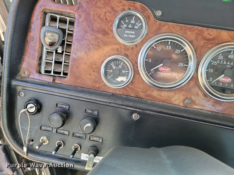 image for item DZ7134 2004 Peterbilt 357 semi truck