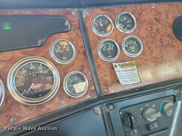 image for item DZ7134 2004 Peterbilt 357 semi truck