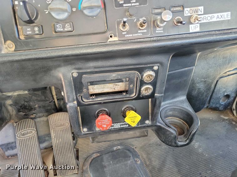 image for item DZ7134 2004 Peterbilt 357 semi truck