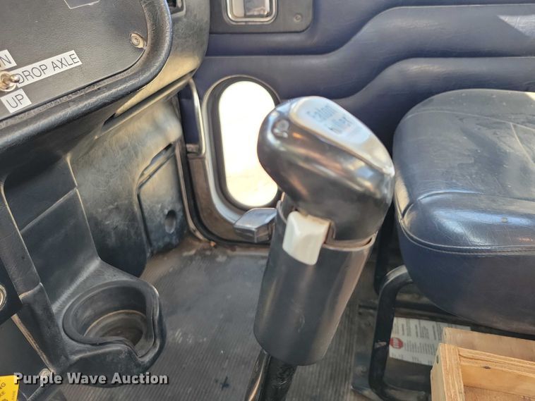 image for item DZ7134 2004 Peterbilt 357 semi truck