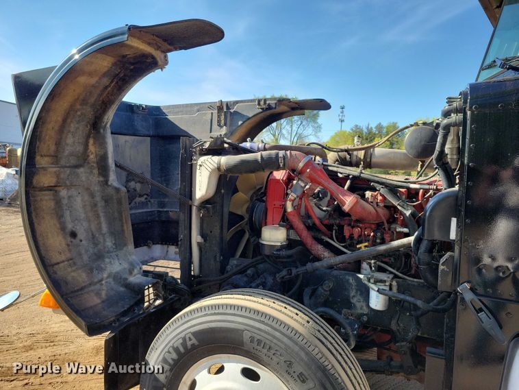 image for item DZ7134 2004 Peterbilt 357 semi truck