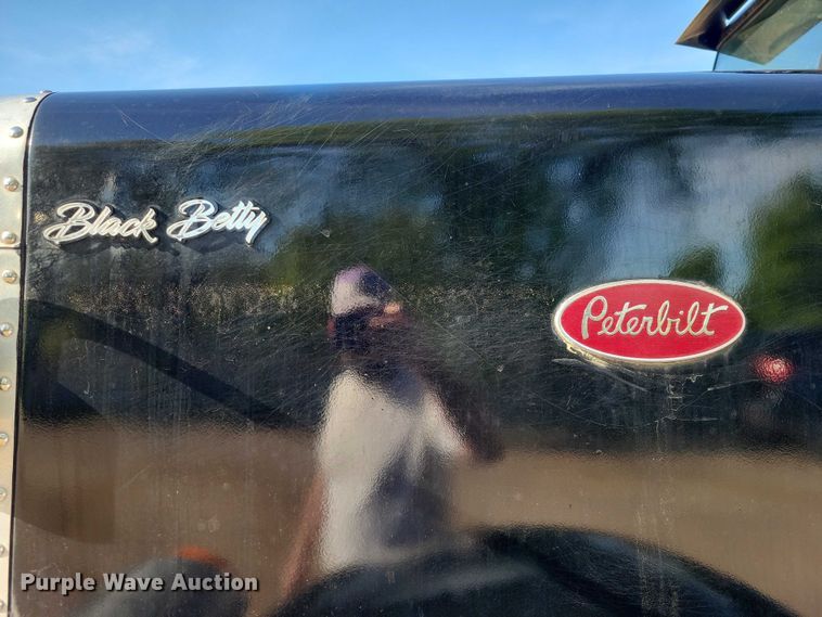 image for item DZ7134 2004 Peterbilt 357 semi truck