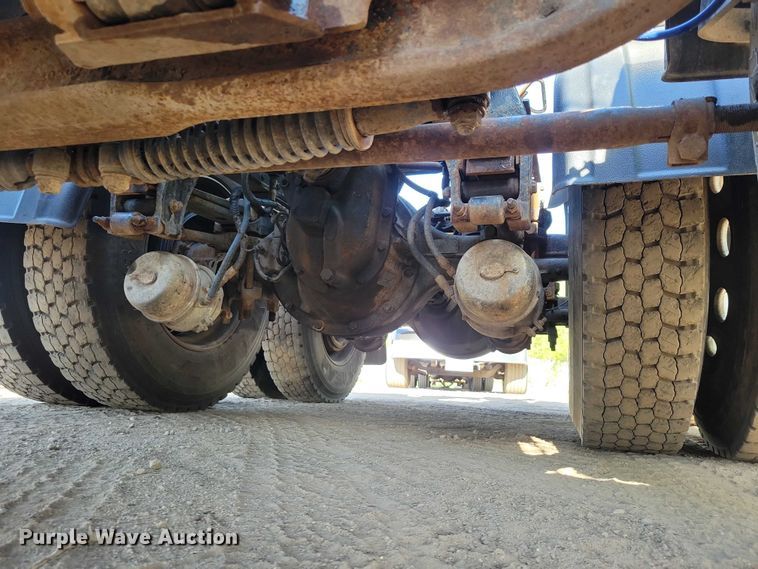 image for item DZ7134 2004 Peterbilt 357 semi truck