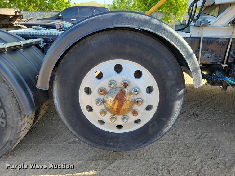 image for item DZ7134 2004 Peterbilt 357 semi truck