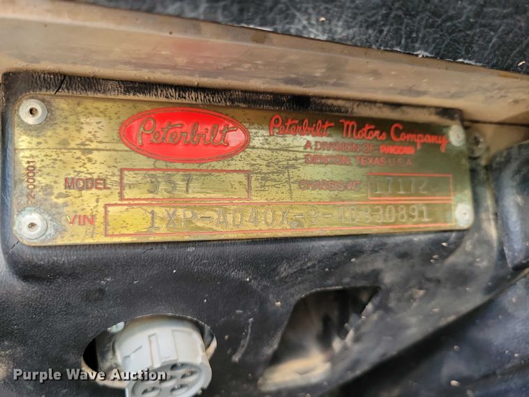 image for item DZ7134 2004 Peterbilt 357 semi truck