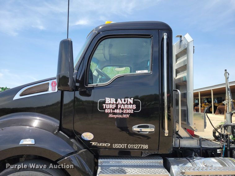 image for item DZ7139 2018 Kenworth T680 semi truck