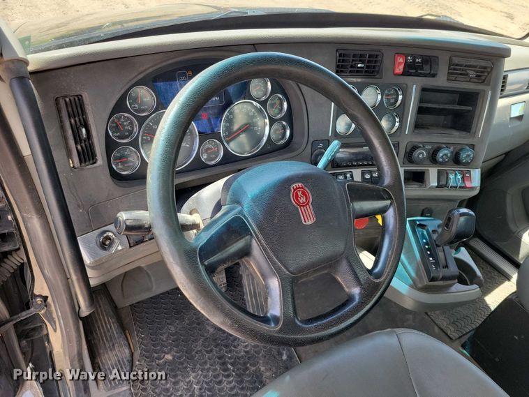 image for item DZ7139 2018 Kenworth T680 semi truck