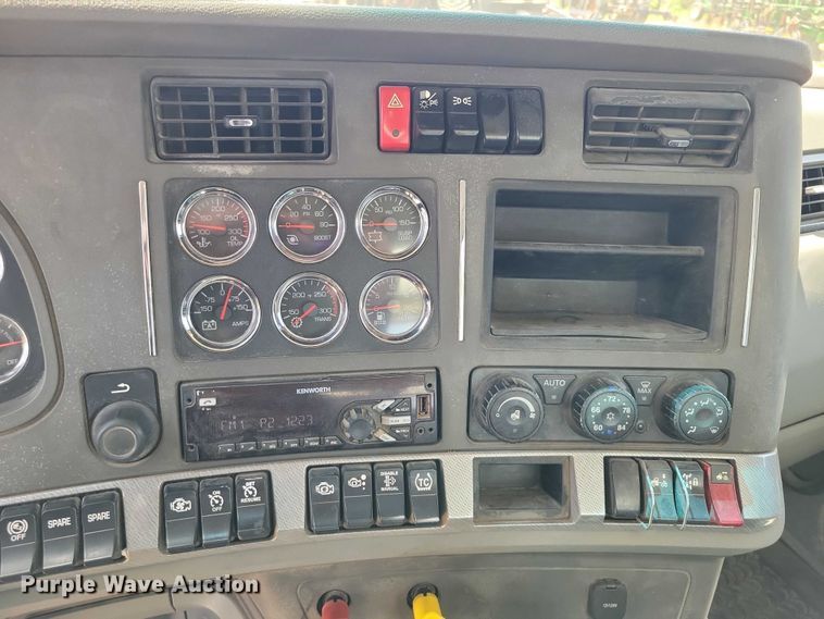 image for item DZ7139 2018 Kenworth T680 semi truck