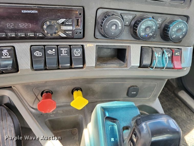image for item DZ7139 2018 Kenworth T680 semi truck