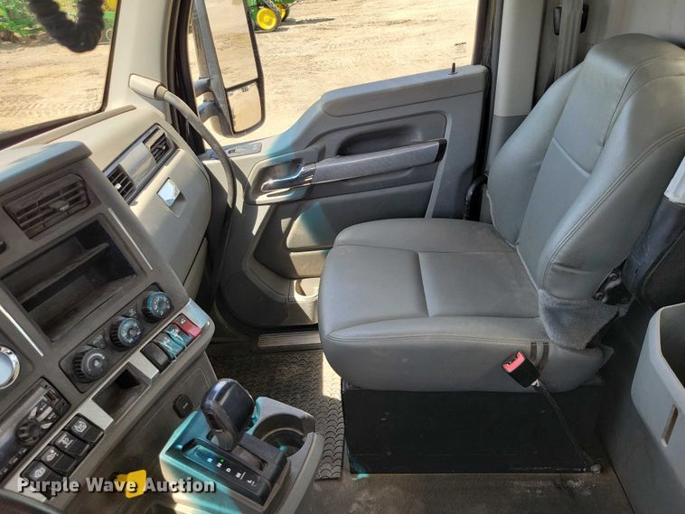 image for item DZ7139 2018 Kenworth T680 semi truck