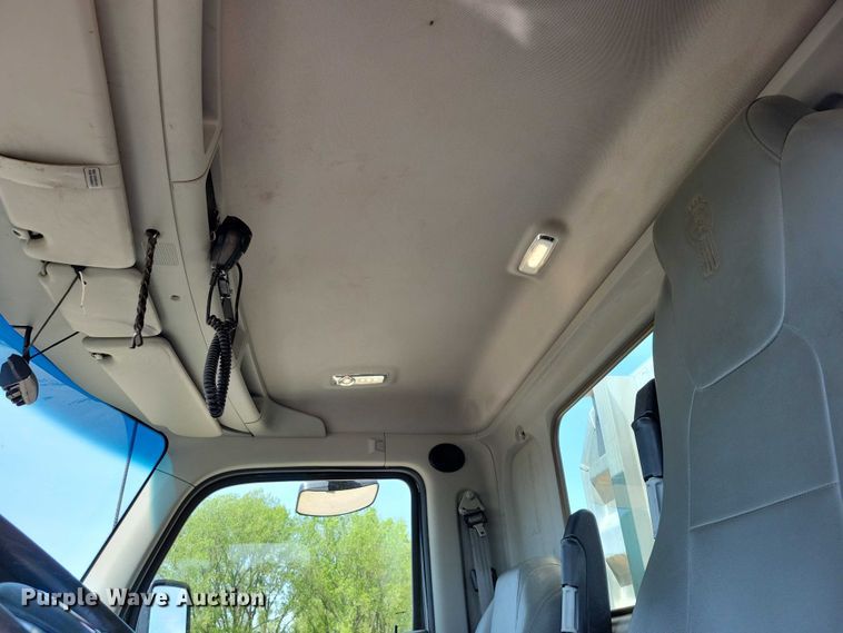 image for item DZ7139 2018 Kenworth T680 semi truck