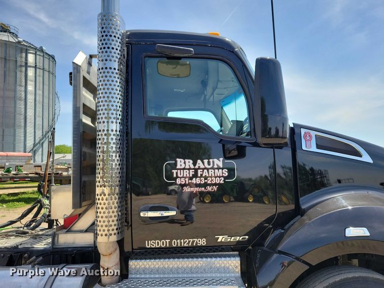 image for item DZ7139 2018 Kenworth T680 semi truck