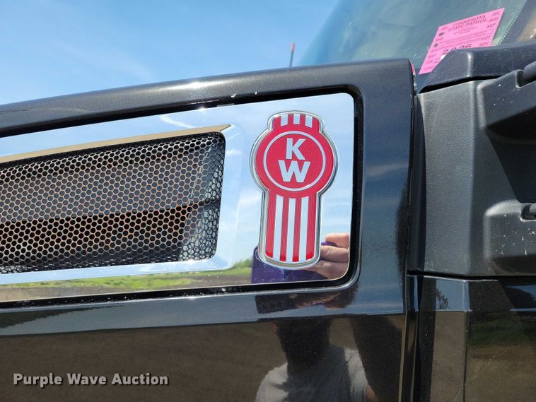 image for item DZ7139 2018 Kenworth T680 semi truck
