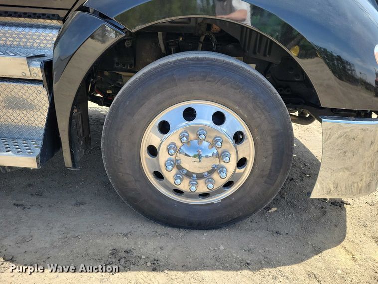 image for item DZ7139 2018 Kenworth T680 semi truck