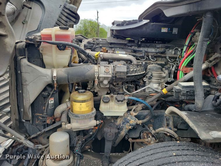 image for item DZ7146 2016 Freightliner Cascadia semi truck