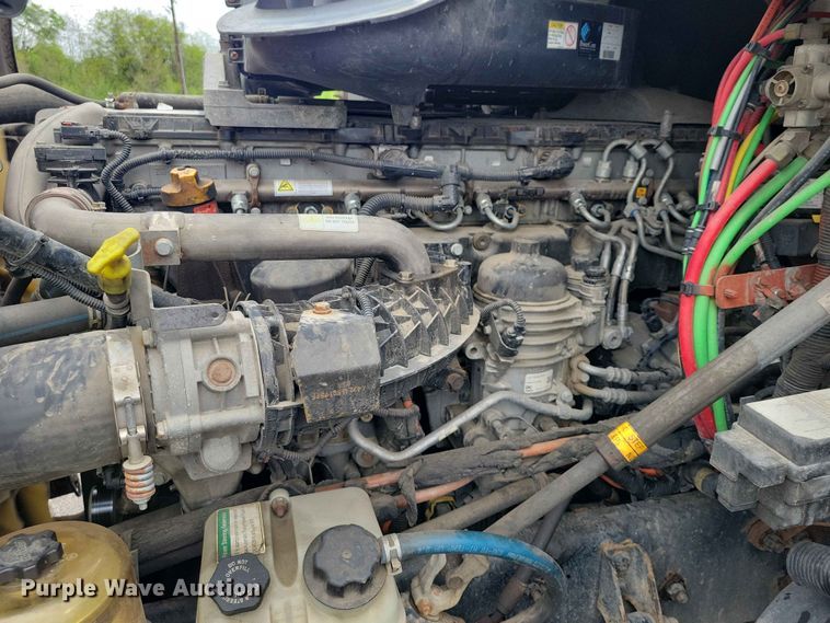 image for item DZ7146 2016 Freightliner Cascadia semi truck