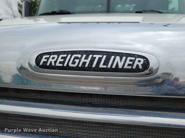 image for item DZ7146 2016 Freightliner Cascadia semi truck