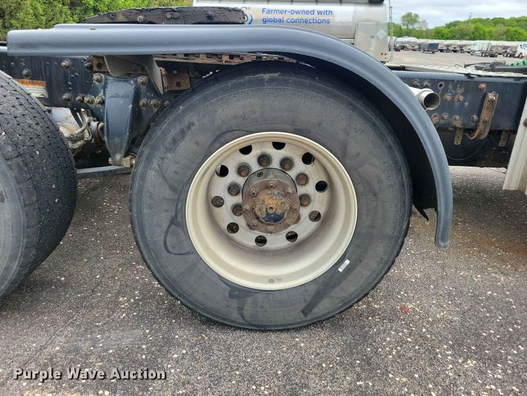 image for item DZ7146 2016 Freightliner Cascadia semi truck