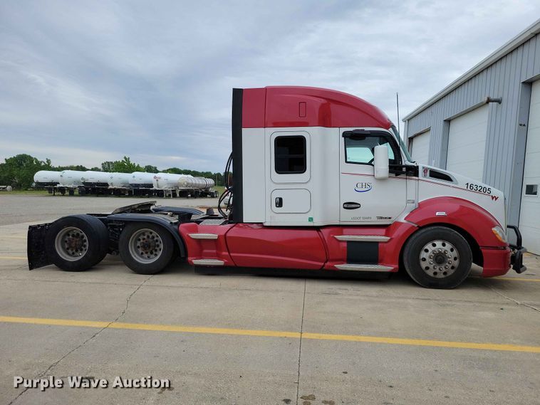 image for item DZ7176 2016 Kenworth T680 semi truck